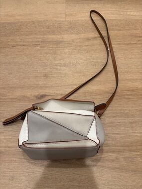 Loewe puzzle mini Gris fan 
Color- ghost
Authentic final sale no return